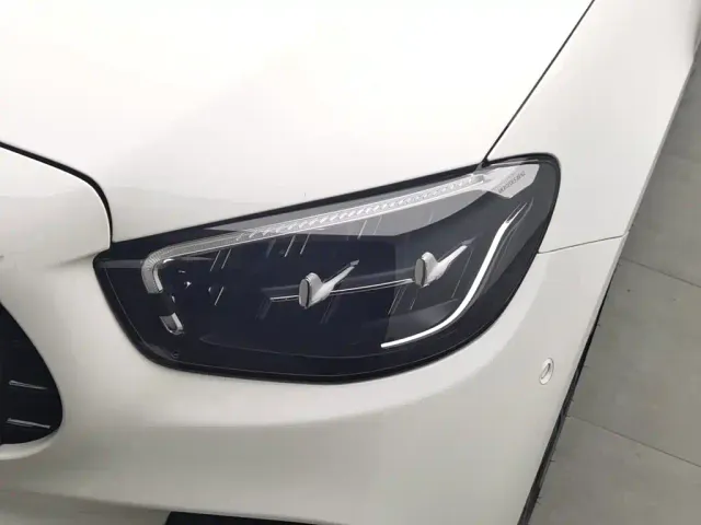 Mercedes-Benz E-Class — Фото автомобиля 7