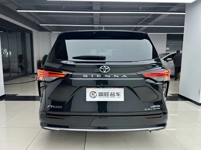 Toyota Sienna — Фото автомобиля 19