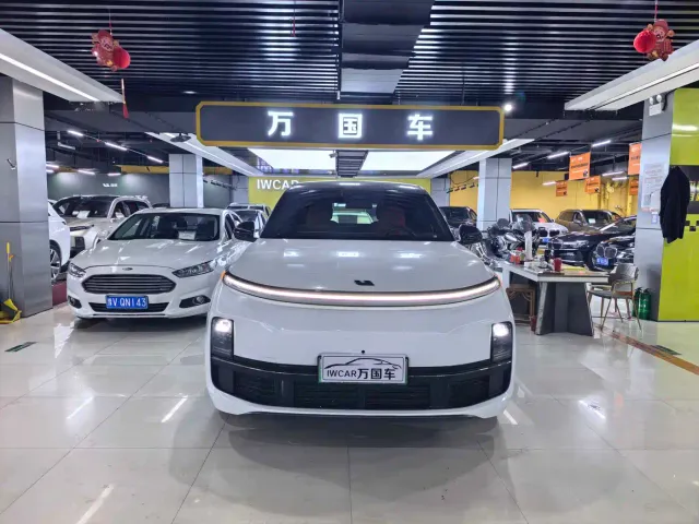 Li Auto L8 — Фото автомобиля 2