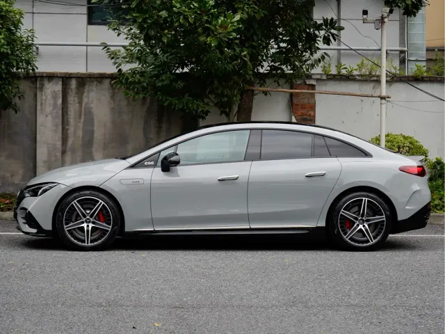 Mercedes-Benz EQE AMG — Фото автомобиля 3