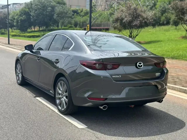 Mazda Axela — Фото автомобиля 9