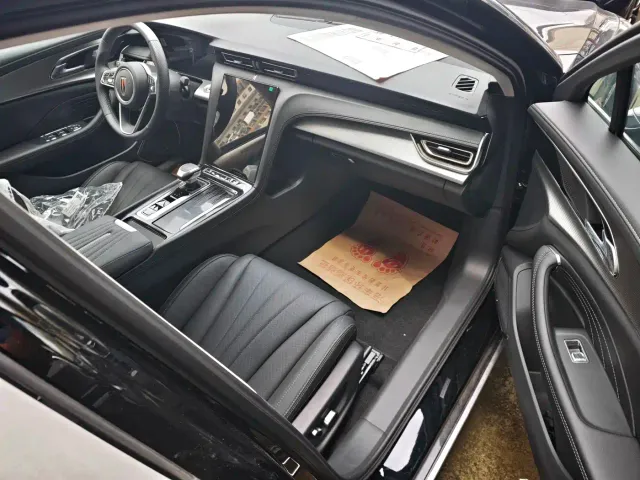 Hongqi H5 — Фото автомобиля 10