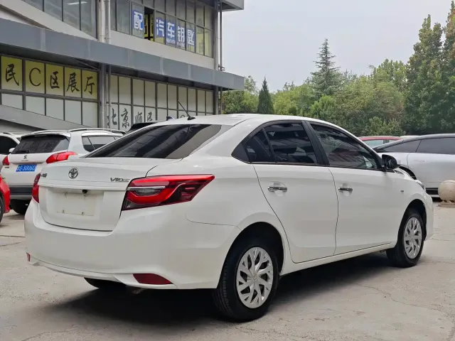 Toyota Vios 2022 1.5L 20th Anniversary Edition — Фото автомобиля 4