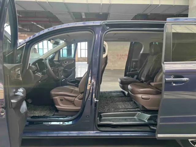 Roewe iMAX8 — Фото автомобиля 11