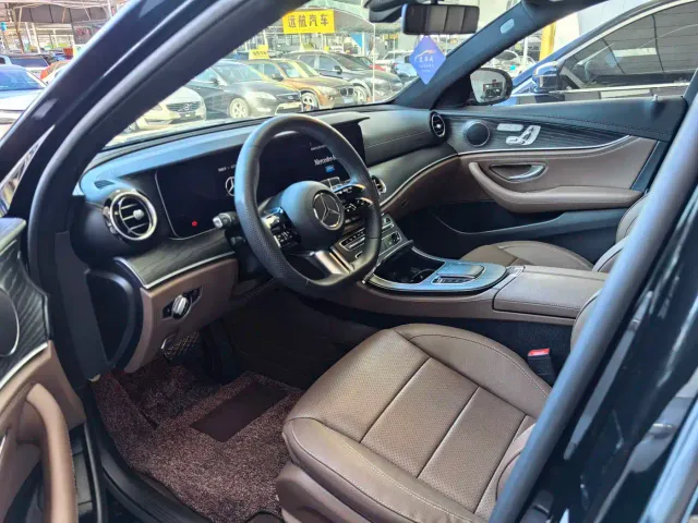 Mercedes-Benz E-Class — Фото автомобиля 9