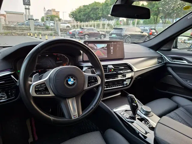 BMW 5 Series — Фото автомобиля 10