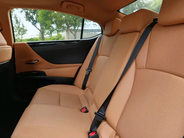 Lexus ES — Фото автомобиля 26