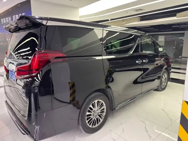Toyota Alphard 2023 Dual Hybrid 2.5L Ultimate Gold Edition — Фото автомобиля 5