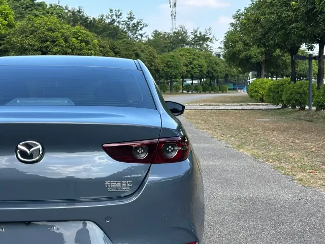 Mazda Axela — Фото автомобиля 23