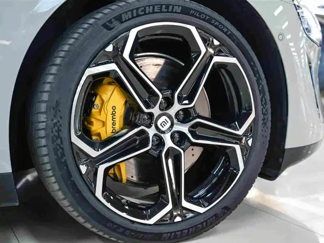 Xiaomi SU7 — Фото автомобиля 16