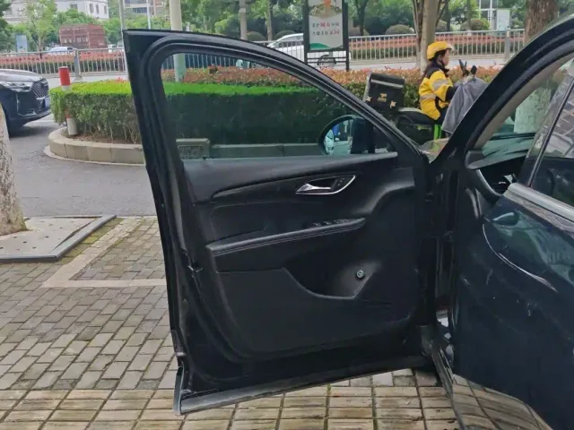 Buick Envision Plus — Фото автомобиля 8