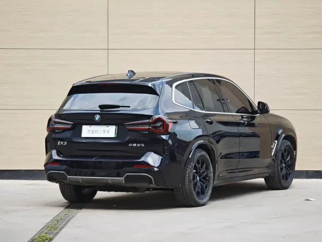 BMW iX3 — Фото автомобиля 4