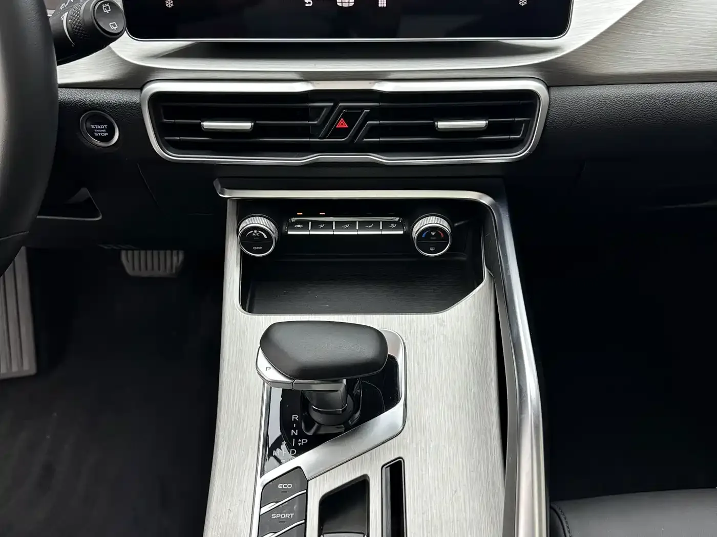 Geely Binyue 2021 1.4T DCT Diamond Edition — Фото автомобиля 14