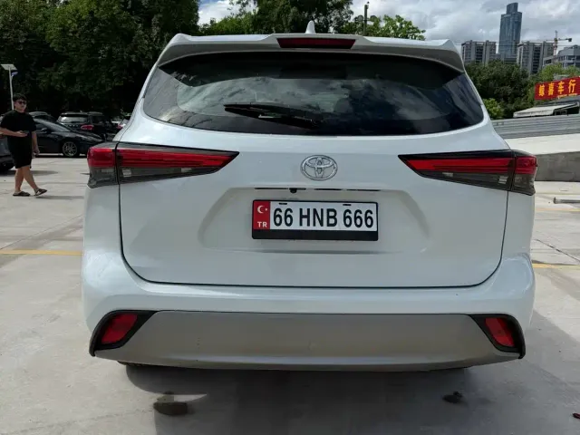 Toyota Highlander — Фото автомобиля 9