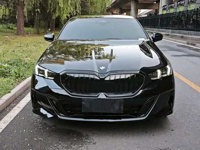 BMW 5 Series — Фото автомобиля 2