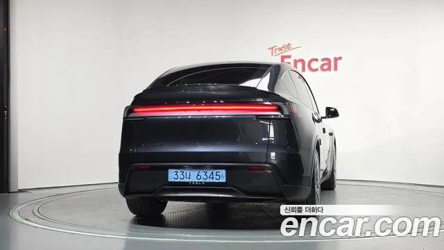 Tesla Model Y — Фото автомобиля 4