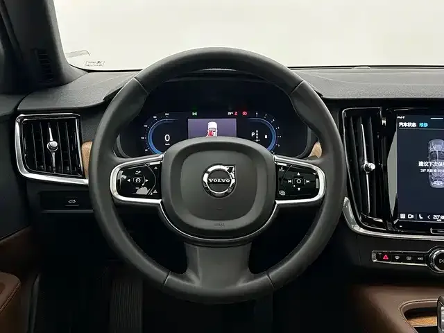 Volvo S90 — Фото автомобиля 11