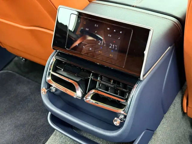 Bentley Flying Spur — Фото автомобиля 8