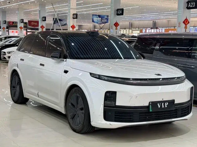 Li Auto L7 — Фото автомобиля 4