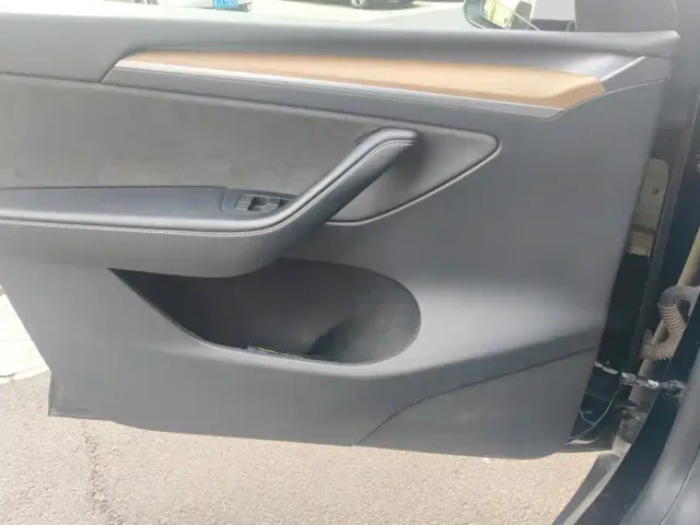 Tesla Model Y — Фото автомобиля 7