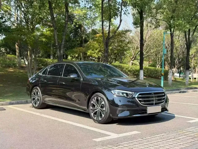 Mercedes-Benz E-Class — Фото автомобиля 3