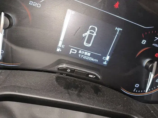 Wuling Jiachen — Фото автомобиля 8