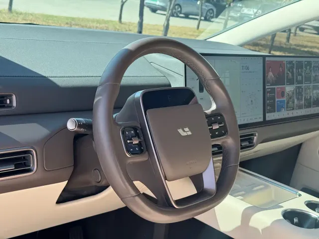 Li Auto MEGA — Фото автомобиля 9