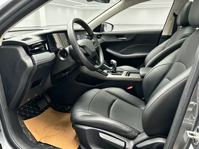 Roewe i5 — Фото автомобиля 5