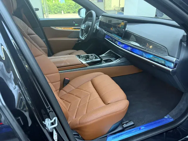 BMW 7 Series — Фото автомобиля 16