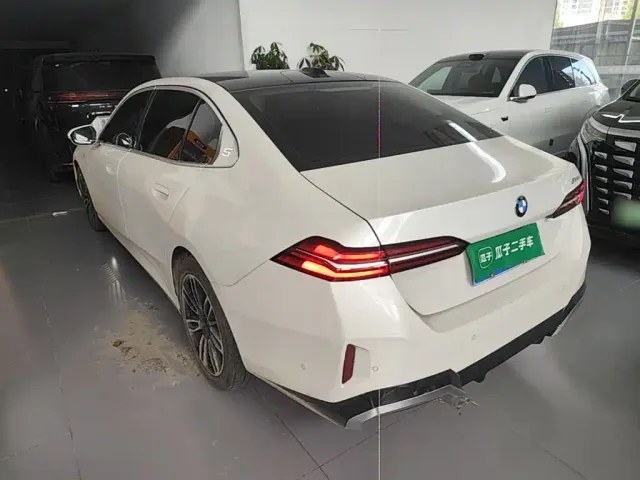 BMW 5 Series — Фото автомобиля 4