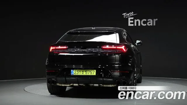 Lamborghini Urus — Фото автомобиля 4