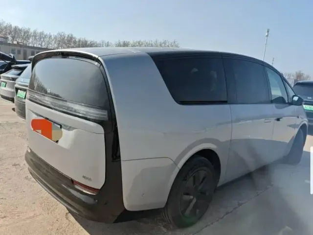 Li Auto MEGA — Фото автомобиля 6