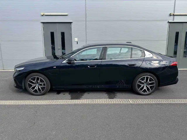 BMW i5 — Фото автомобиля 3