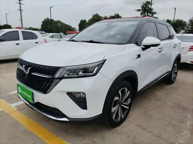 Фотография автомобиля — Wuling Asta