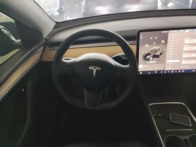 Tesla Model Y — Фото автомобиля 10