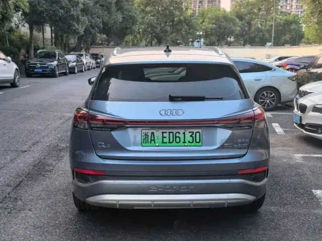 Audi Q4 e-tron — Фото автомобиля 4