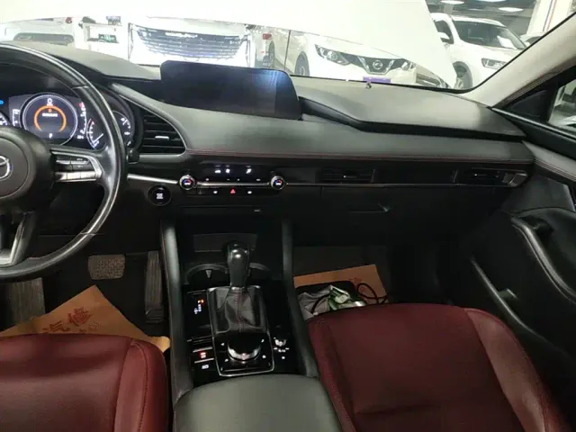 Mazda Axela — Фото автомобиля 12