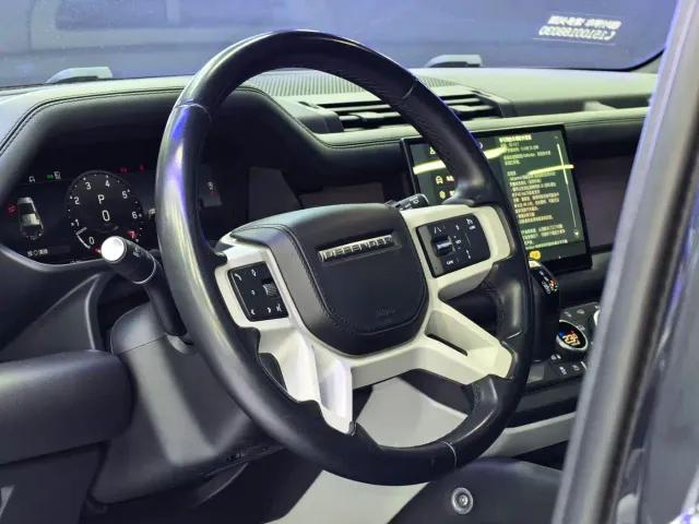 Land Rover Defender — Фото автомобиля 8