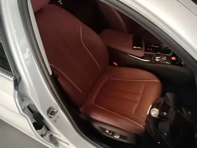 BMW 5 Series — Фото автомобиля 24