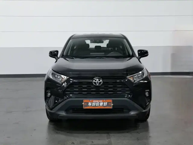 Toyota RAV4 — Фото автомобиля 3