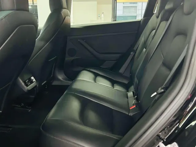 Tesla Model 3 — Фото автомобиля 4