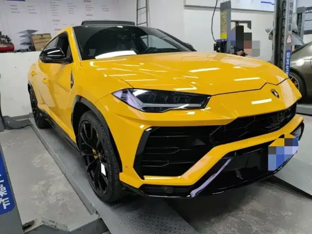 Фотография автомобиля — Lamborghini Urus