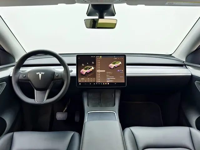 Tesla Model Y — Фото автомобиля 14