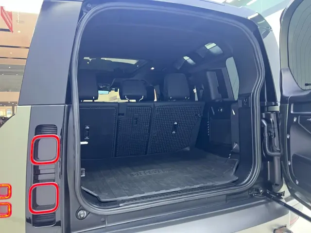 Land Rover Defender — Фото автомобиля 21