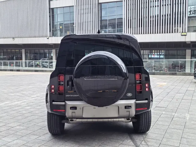 Land Rover Defender — Фото автомобиля 6