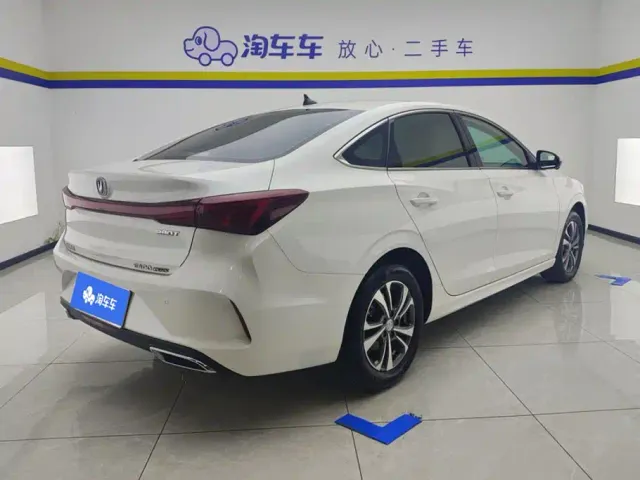 Changan Eado — Фото автомобиля 3