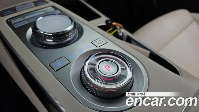 Genesis GV70 — Фото автомобиля 12
