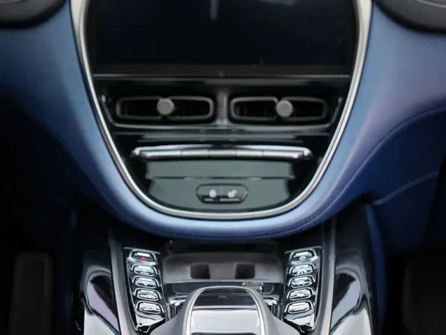 Aston Martin DBX — Фото автомобиля 11