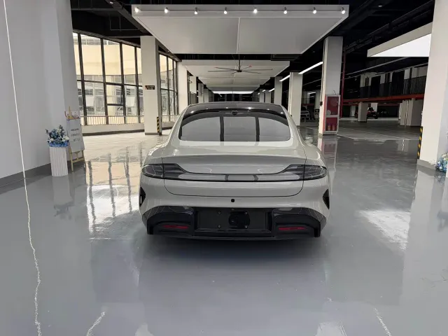 Xiaomi SU7 — Фото автомобиля 14