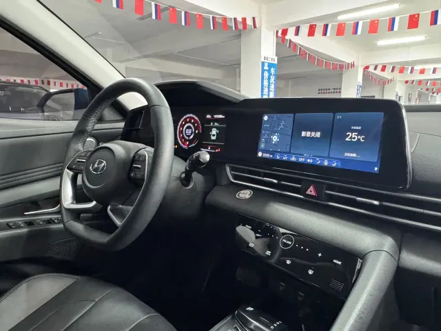 Hyundai Elantra — Фото автомобиля 9